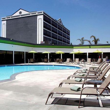Radisson Hotel Oakland Airport Exterior photo