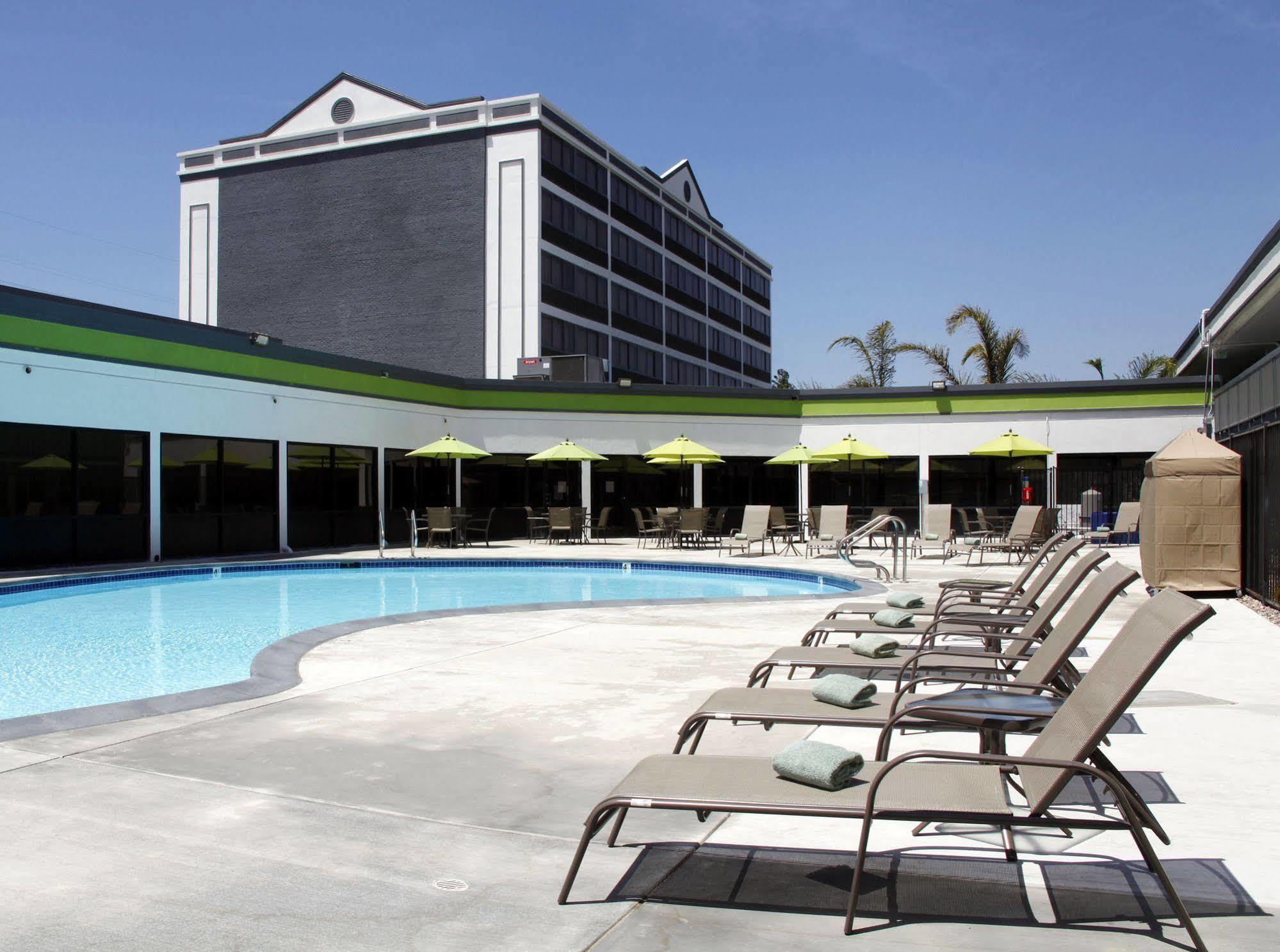 Radisson Hotel Oakland Airport Exterior photo